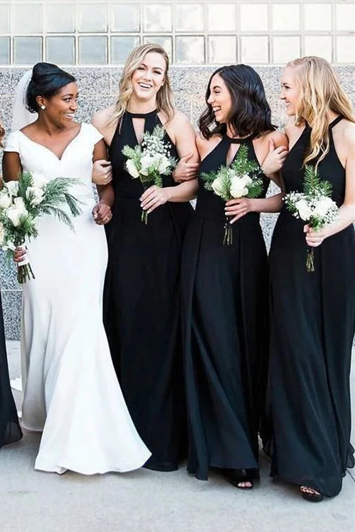 Robe de demoiselle d'honneur noire longue et ajourée avec bijou